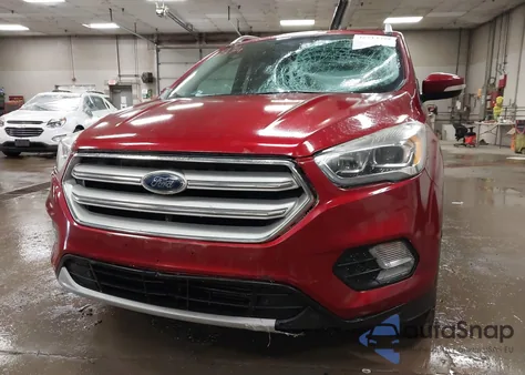2018 Ford Escape Titanium z USA, uszkodzony, nr VIN 1FMCU9J9XJUA06137